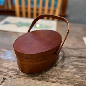 Oval Wood Shaker Orleans Massachusetts Carpenters Box for Cross stitch or decor